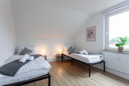 3 bedrooms, 5 beds