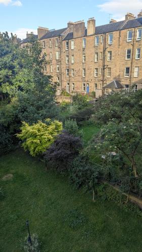 Ensuite Room In The City in Merchiston