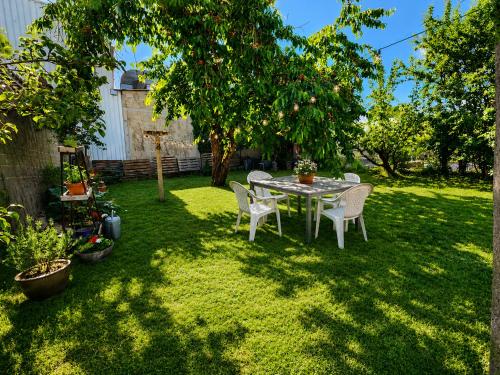 2-Bedroom Home in Availles-Limouzine Sleeps 4 in Availles-Limouzine