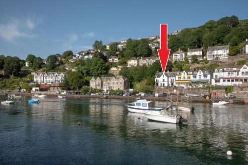 Large House in Looe, Near Beach and Bars with Great Views, Free Parking and Free Access to a Nearby Indoor Swimming Pool gîte à louer Looe