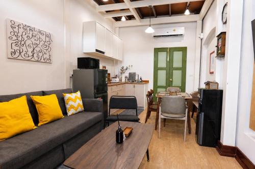 Entire Home 2BR 2BA Chinatown - Songwat, Bangkok