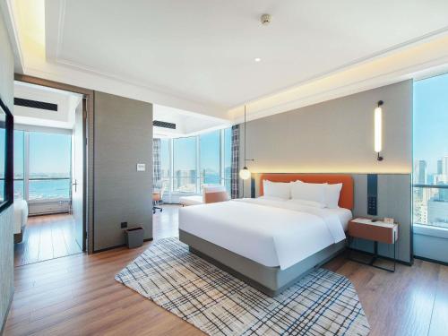 Novotel Dalian Zhongshan Square in Далянь