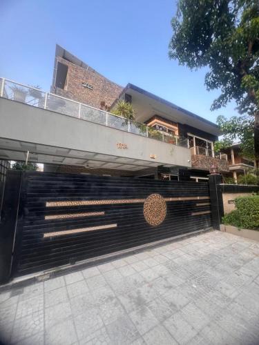 F10 Executive Guest House - image 5