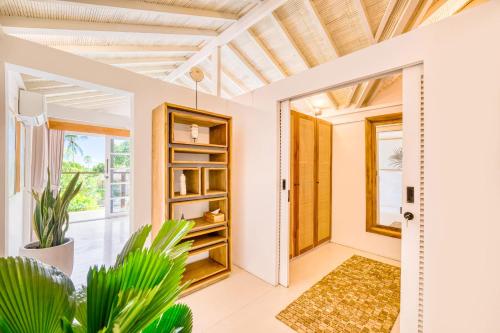 Spacious 2 Villas combined 9 bedrooms 2 pools - image 5