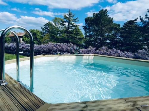 Corte del Sole piscina & giardino in Val d'Orcia in Радікофані
