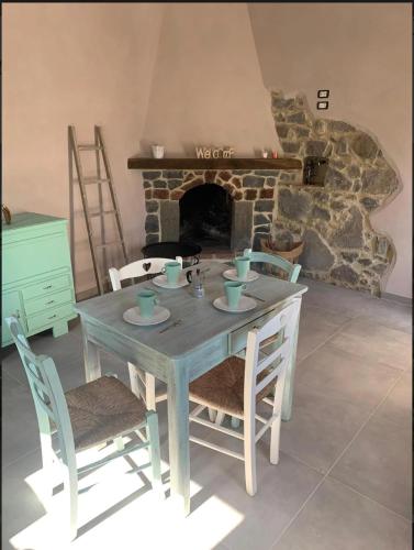 Corte del Sole piscina & giardino in Val d'Orcia in Радікофані