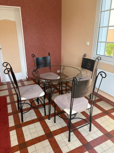 Villa Les Volets Verts in Blenvila Surmēra