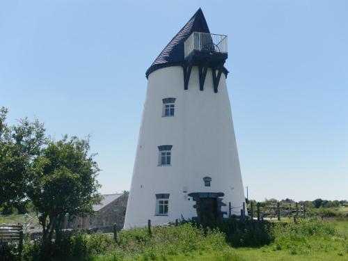 Viesnīcas āriene, The Windmill in Bodedern