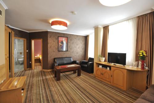 One-Bedroom Apartment image 1