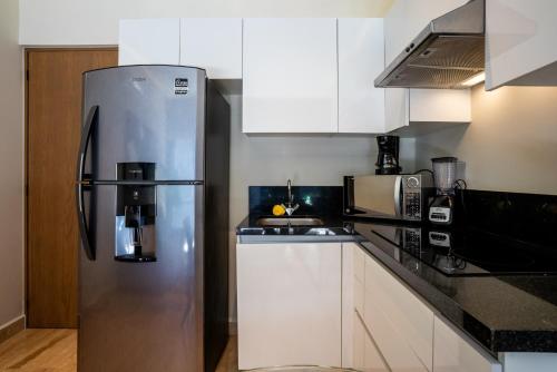 Musa Del Carmen, Centric Apt with Rooftop, Pool, Hot tub, Gym in 卡門海灘