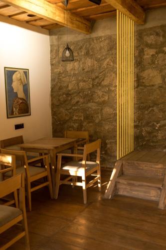 Restorāns, Debatoun in Dzorageta