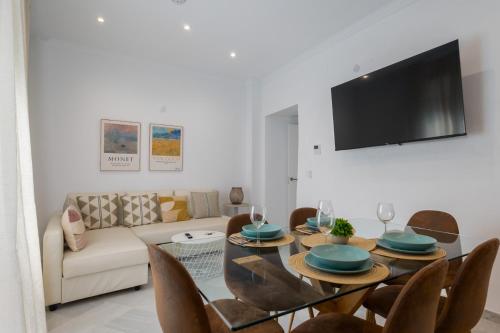 Spacious 2BD 2BTH with patio – Central and quiet