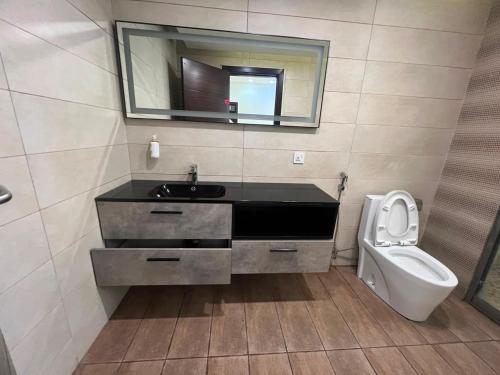 GOLD CREST Modern & Luxurious Apartments - City Views DHA Lahore - image 2