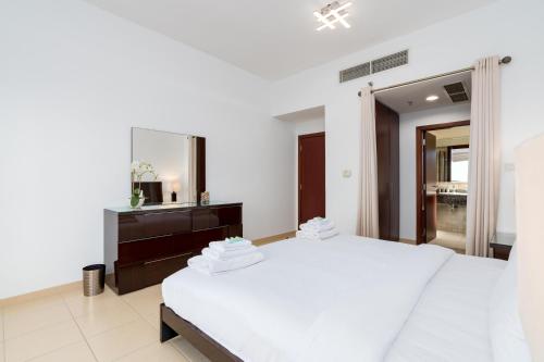 Amazing 2 Bedroom in Dubai - image 12