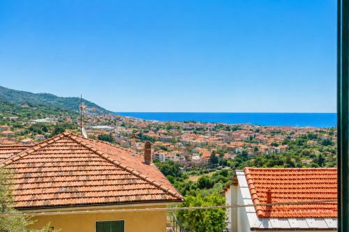 Panoramic Sea Views - Historic 3 Bedroom Hilltop Home