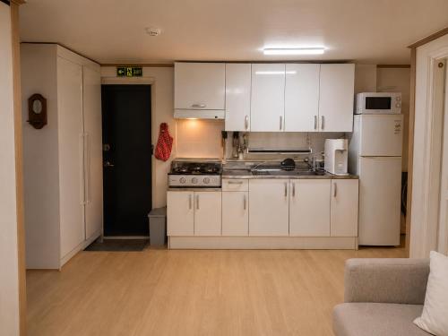 Sadanghae - Sunny 3BR Home in a Quiet Residential Area, 10 Minutes from Gangnam