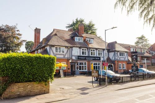 Southern Cross, Watford