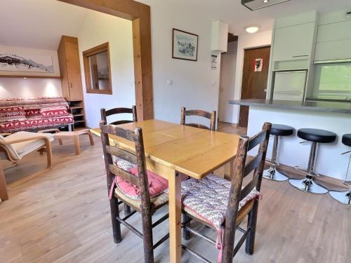 2 Pièces Lumineux sur Pistes, Proche Commerces, Balcon Sud - FR-1-182-133