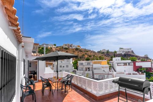 Golden Nest I Sea Views I 2 Homes I BBQ I AC