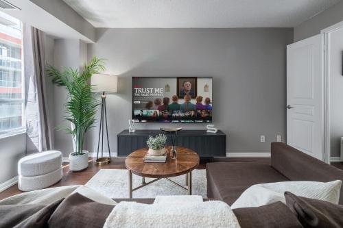 Trendy Retreat Chic 2BR Suite Near City Sights