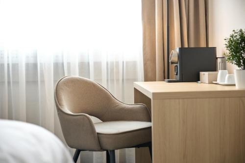 Riverside Hotel Merian - opening 2026 Room Type - Small Queen Room
