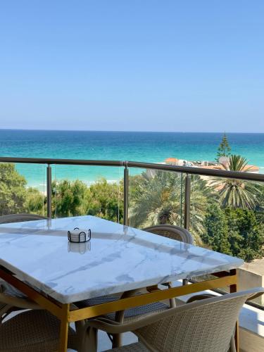 Apartment with sea view and pool access in Chatt Mariem