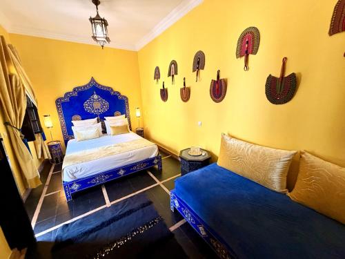 1 queen bed, 1 twin bed