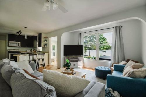 Lakefront Luxe Hideaway with Hot tub in Hayes Township
