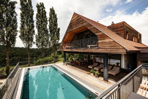 Book the One-Bedroom Apartment with Balcony and Mountain View   One-Bedroom Apartment with Balcony and Mountain View  