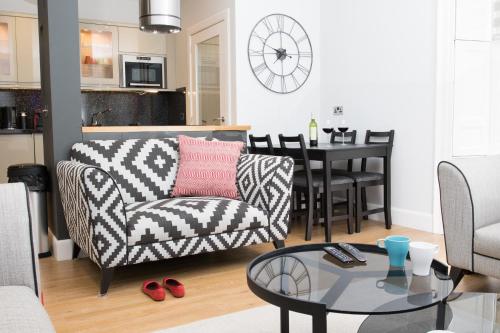 2 bedrooms, 3 beds