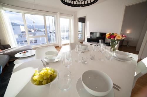 One-Bedroom Apartment image 10