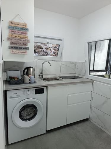 Konyha, Studio apartman Moni - Šibenik (Studio apartman Moni - Sibenik) in Sibenik óvárosa