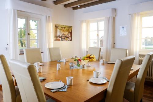 Rhein River Guesthouse - Art Hotel on the Rhine - image 17