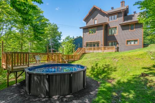 Chalets Alpins -13 Chemin des Skieurs in Stoneham (QC)