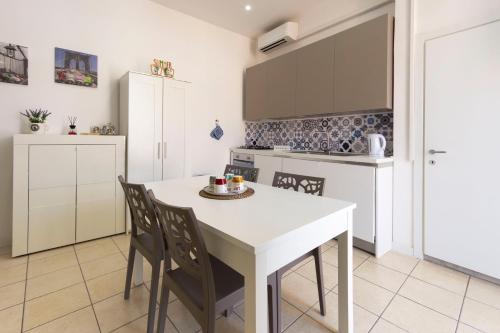 Domus 73 - Apulian Holidays In City Centre - Barletta