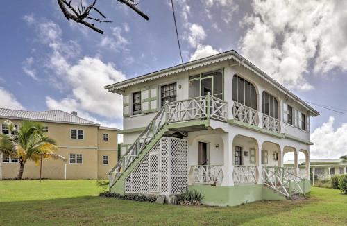 Breezy Charlestown Home, 2 Mi from Nevis Beaches in ชาร์ลสทาวน์