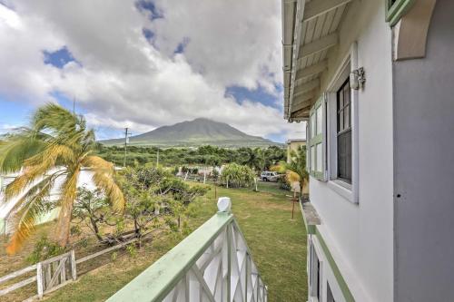 Breezy Charlestown Home, 2 Mi from Nevis Beaches in ชาร์ลสทาวน์