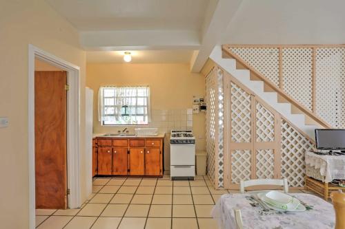Breezy Charlestown Home, 2 Mi from Nevis Beaches in ชาร์ลสทาวน์