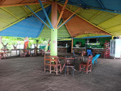 Nhà hàng, Kencho's Beach House-Sunset & Beachside stay in Ometepe in Mérida