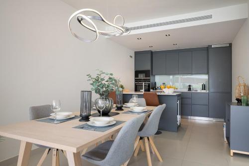 Einrichtungen, Peninsula Sunset Retreat ~ Moderne ~ Romslig ~ BBQ in Torremuelle