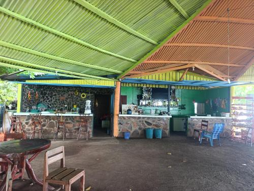 Quầy bar/Pub, Kencho's Beach House-Sunset & Beachside stay in Ometepe in Mérida