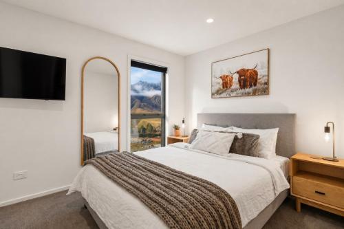 Evara Queenstown Central Remarkable Views! - image 5