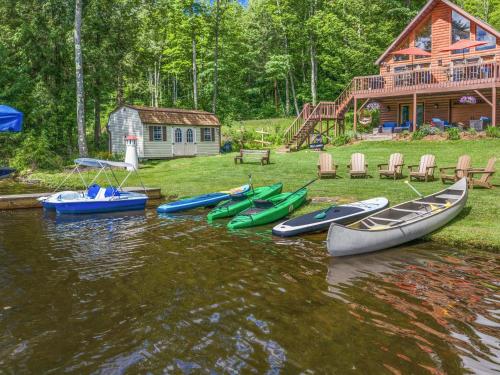. Lakefront Home Fast WiFi and Workspace, stay the week