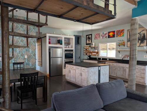 Denver Oasis 5br Home With Hot Tub, Sleeps 16 - Denver, CO
