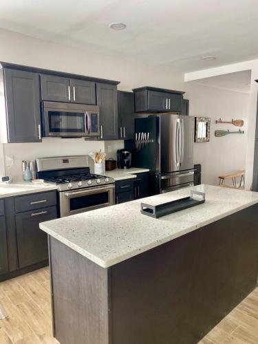 Rise And Shine Island Lake Cabin three full baths, and three bedrooms in Brighton