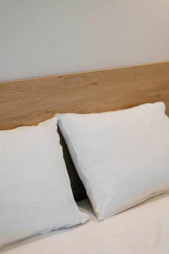 2 twin beds
