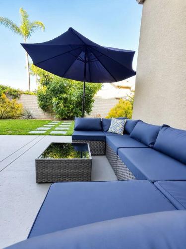 Cozy 2 Levels Home W/ Fireplace & Yard! in Tarzana