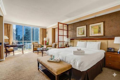 No Resort Fee MGM Signature Studio - 7703 Sleeps 4 Strip View LuxStayUSA