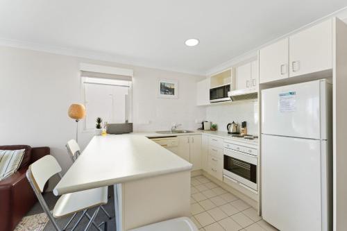 Horizons 216 - Deluxe Lake Front Studio l Pool l Tennis l Air-Con, Jindabyne (foto 5)