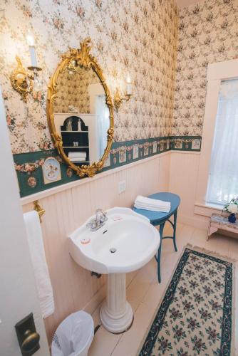 Old Caledonian Bed & Breakfast Caledonia (MI)
